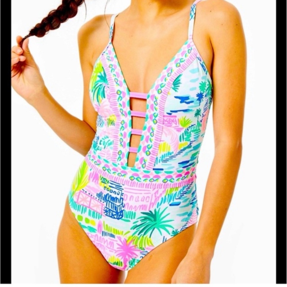 Lilly Pulitzer Nolet Swimsuit Private
Island Print in Size 2